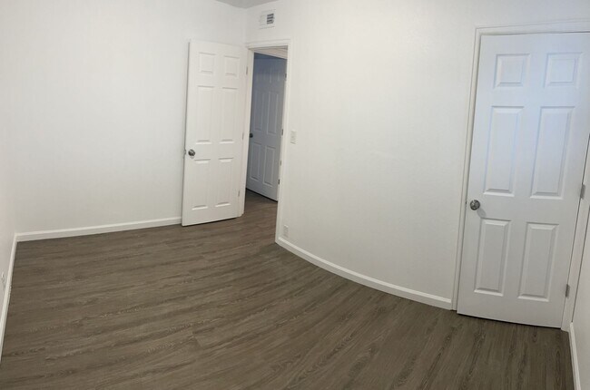 Building Photo - NEWLY REMODELED 3 BEDROOM RANCHER IN STRAT...