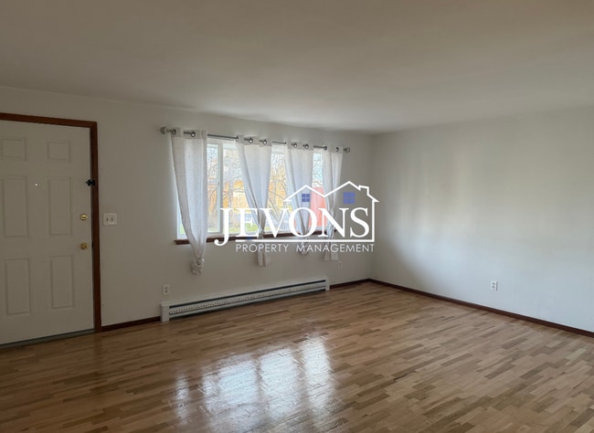 Building Photo - $250 Off First Month's Rent! Easy access to Nob Hill Blvd, 16th Ave, and Summitview Ave for commu...