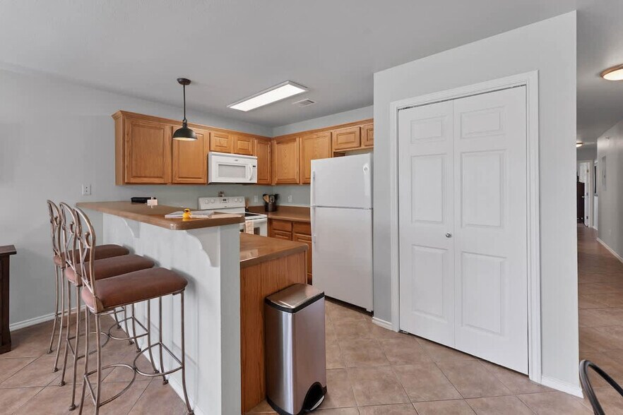 Building Photo - 730 E Mather St