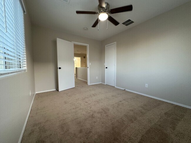 Building Photo - San Tan Valley, 4 bed, 2.5 bath, huge loft, 2300 sqft, 3 car garage