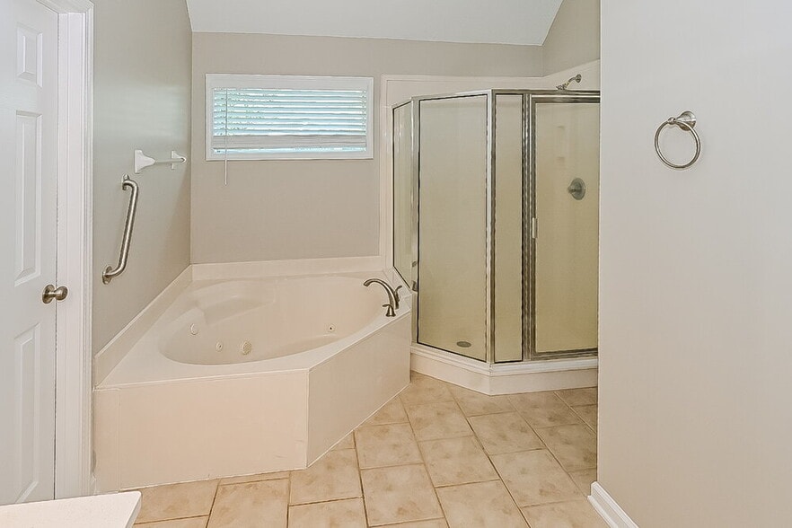 Building Photo - 6223 Oxbourne Cove