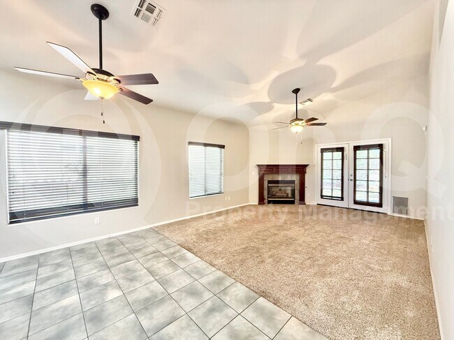 Building Photo - 1523 E Black Diamond Dr