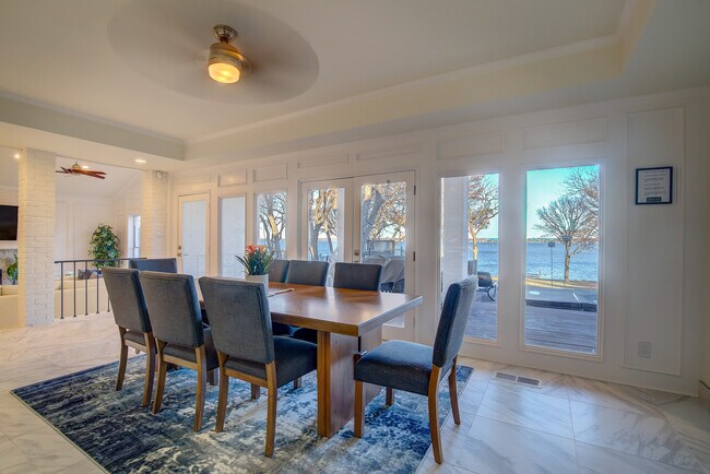 Building Photo - 8402 Columbia Dr