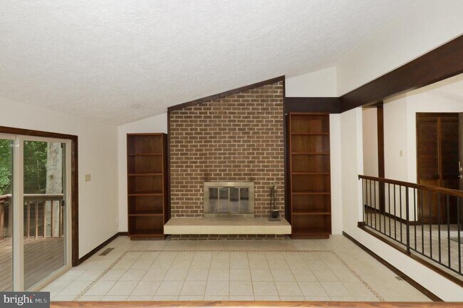 Building Photo - 11800 Wolf Run Ln