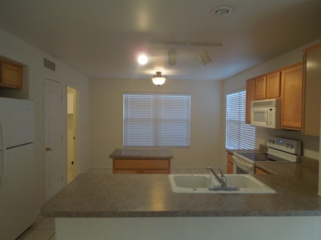 Building Photo - 2017 N 128th Dr