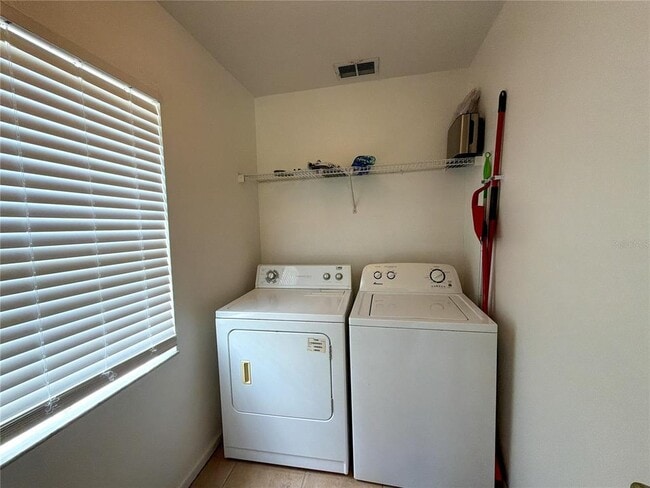 Building Photo - 8127 Fan Palm Way
