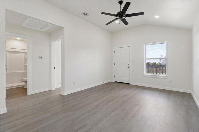 Building Photo - 1087 Schubert Ln