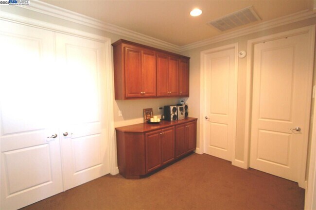Building Photo - 5199 Salerno Dr