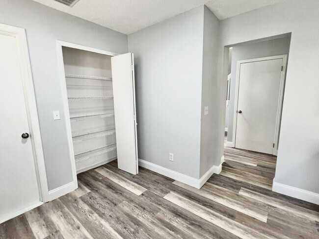 Building Photo - 11446 Skimmer Ct