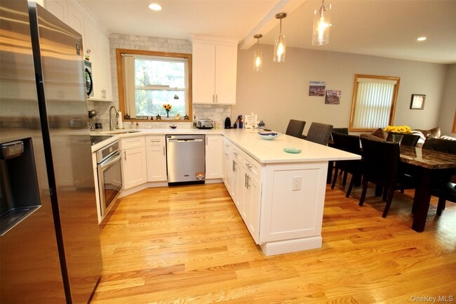 Building Photo - 2 Diane Ct