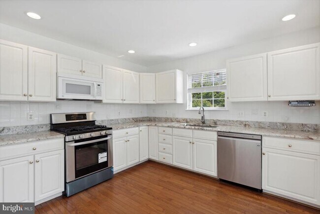 Building Photo - 146 Canterbury Ln