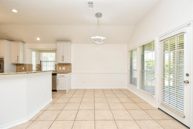 Building Photo - 10206 Hahns Peak Dr