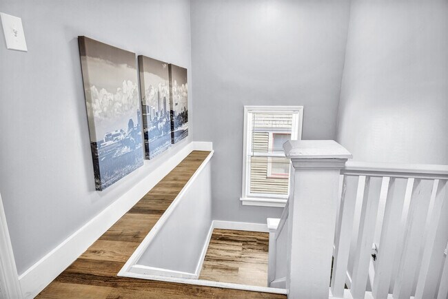 Building Photo - 1501 E 105th St