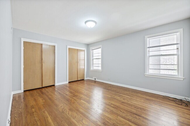 Building Photo - 5429 N Kimball Ave