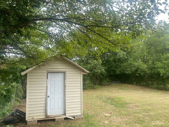 Building Photo - Renovated Brick Ranch in North Nashville