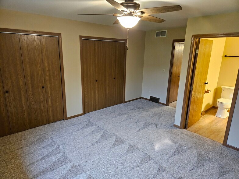 Building Photo - 1011 Pheasant Ln