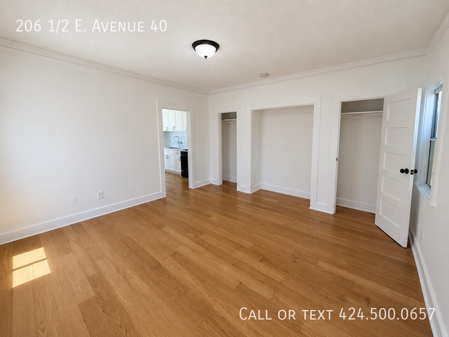 Building Photo - 206 1/2 E. Avenue 40-