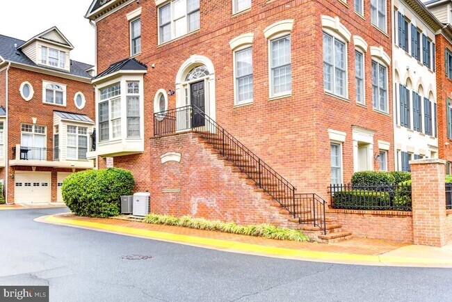 Building Photo - 1607 Seneca Ave