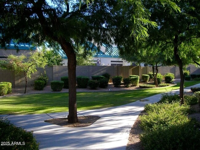 Building Photo - 1015 S Val Vista Dr
