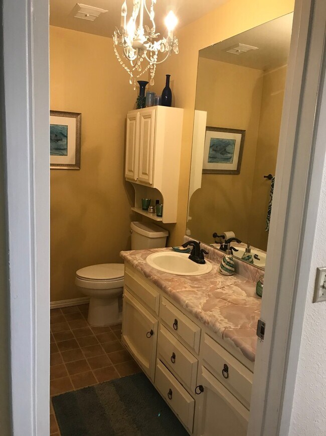 Building Photo - Condo in Grover Heights!  Great Location