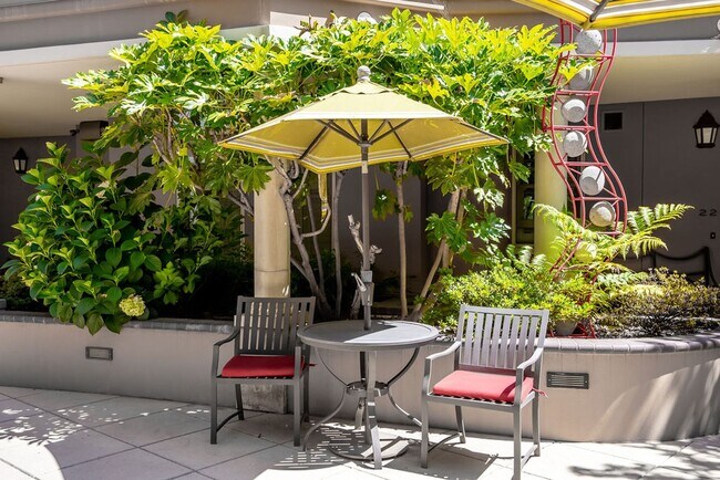 Building Photo - Fully Furnished Condo in the prestigious R...