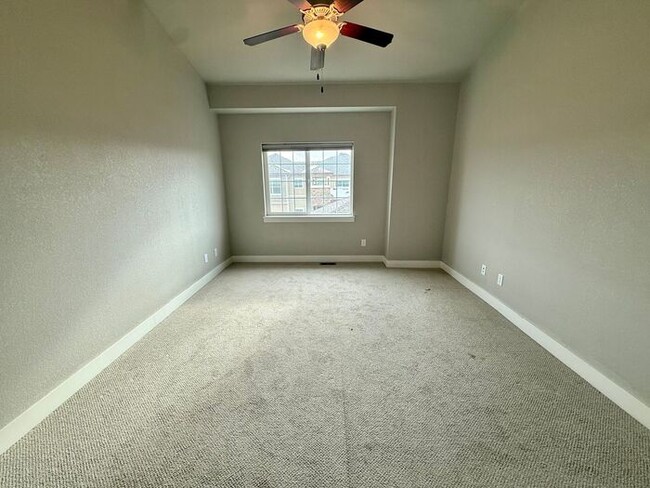 Building Photo - This townhome-style condo truly has it all!