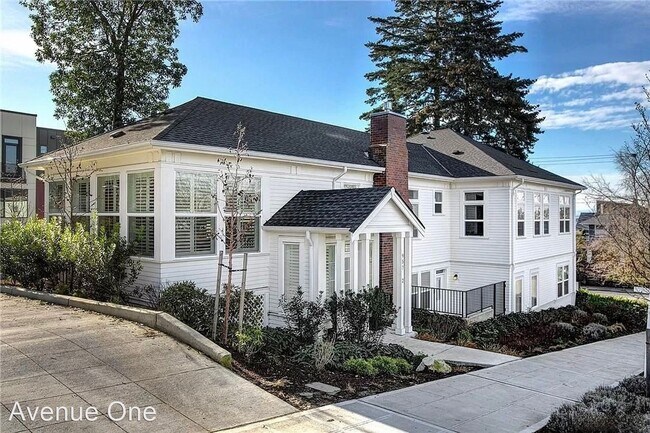 Building Photo - 3 br, 2.5 bath House - 957 W McGraw St #2