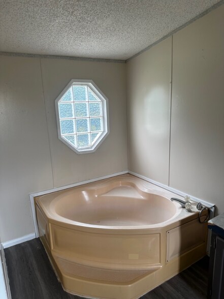 Building Photo - 312 Forest Creek Ln