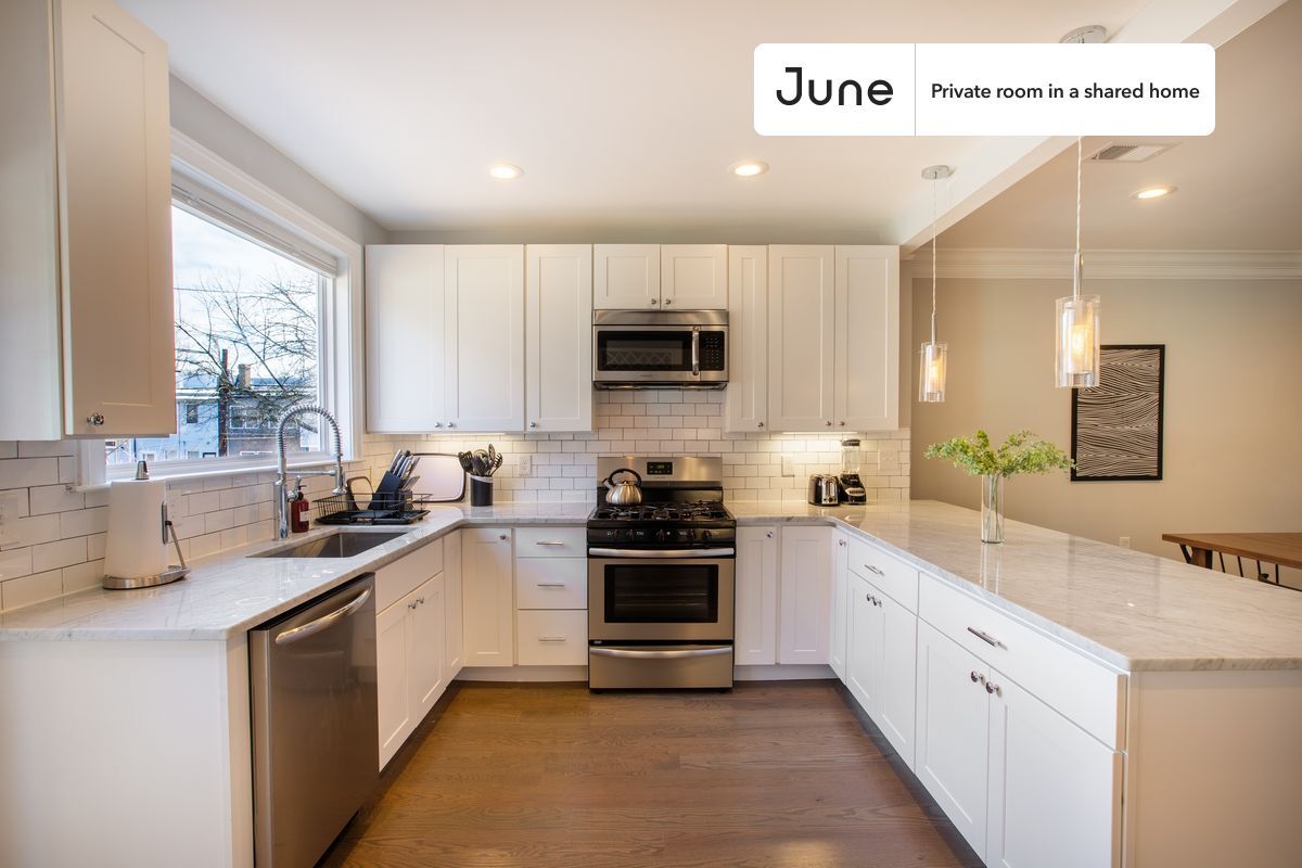 Building Photo - Room in Shared 4 bed/3.5 bath home