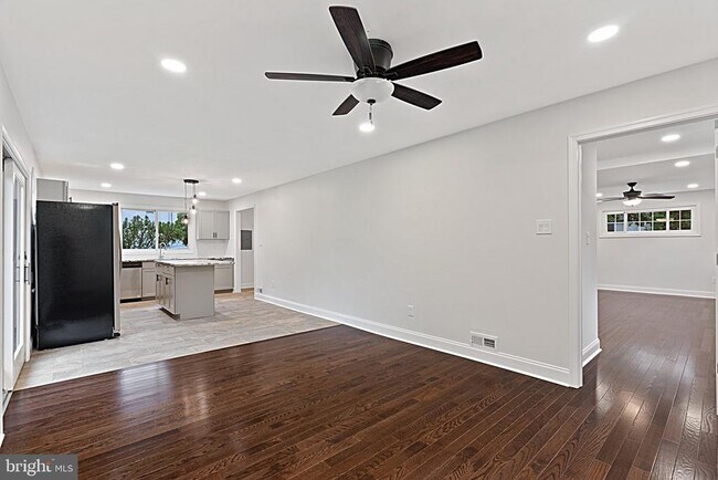 Building Photo - 409 Maiden Ln