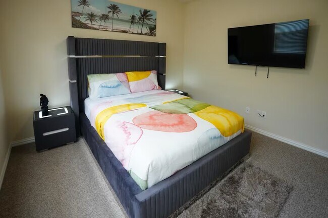 Building Photo - 5625 Dolores St