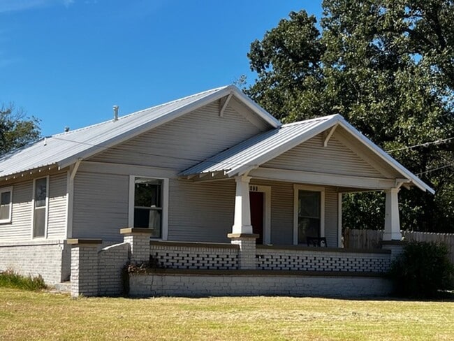 3/2 3 Blocks from Tarleton - 3/2  3 Blocks from Tarleton