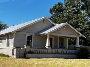 Building Photo - 3/2  3 Blocks from Tarleton