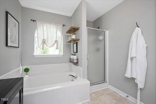 Building Photo - 3 Bedroom Home in Heart of Raleigh!