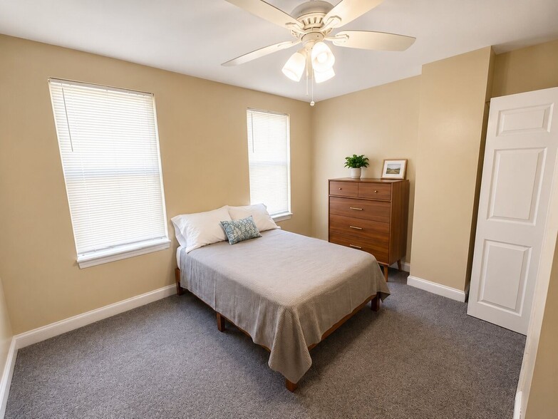 Building Photo - South Philly Gem in Grays Ferry – Updated Rowhome with Basement