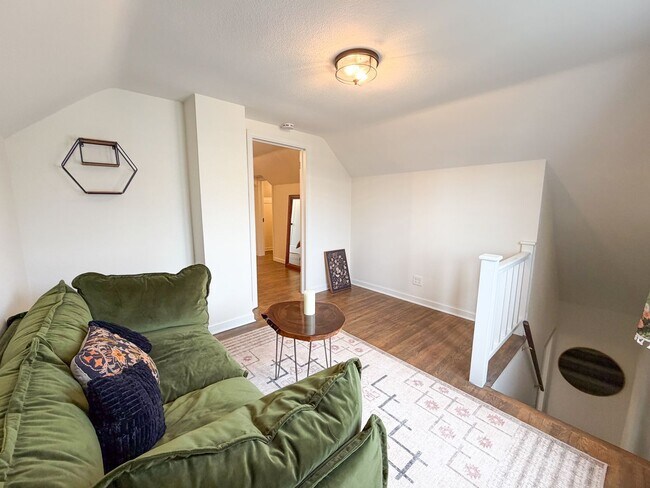 Building Photo - Spacious 2-Bedroom, 3-Bath Home in Spokane with Modern Comforts