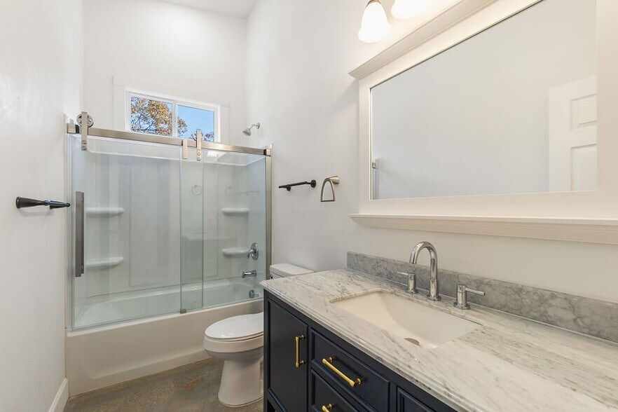 Building Photo - 21 Cody St