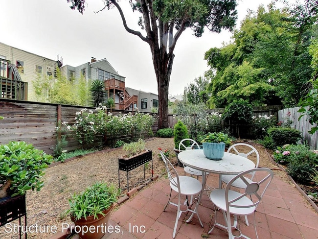 Building Photo - 478 Sanchez St