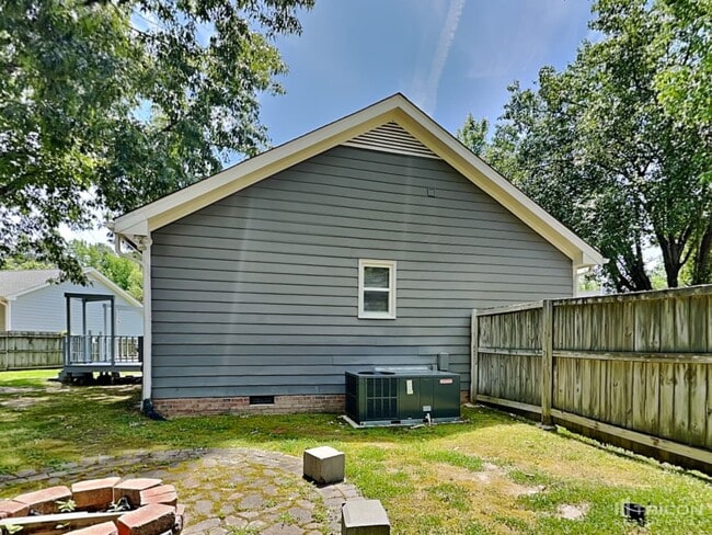 Building Photo - 3336 Castlegate Dr