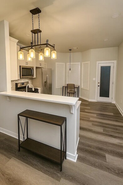 Building Photo - Room in House on Lindsey Dr