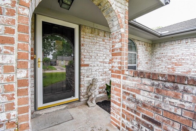 Building Photo - 6639 Rowell Ct