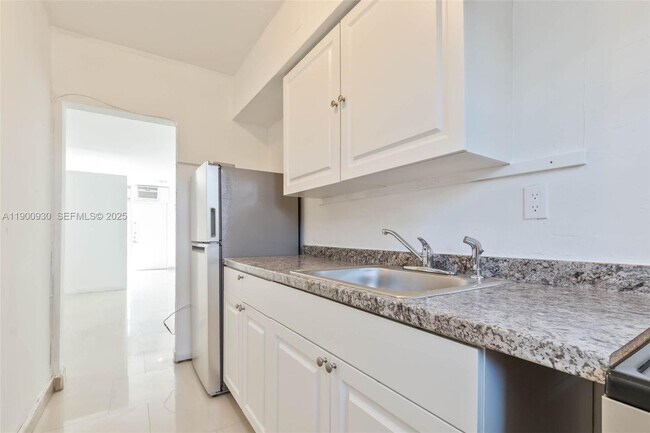 Building Photo - 1685 Jefferson Ave