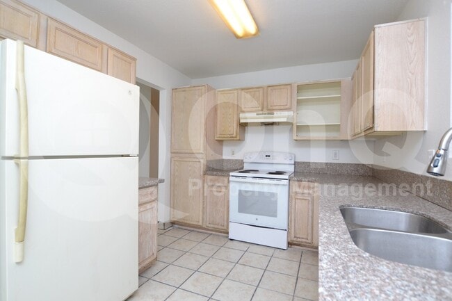 Building Photo - 10713 W Montecito Ave