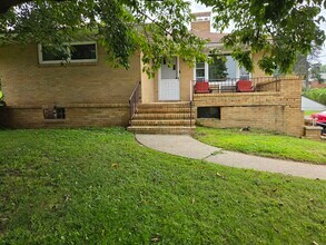 Building Photo - 215 E Elizabeth Ave