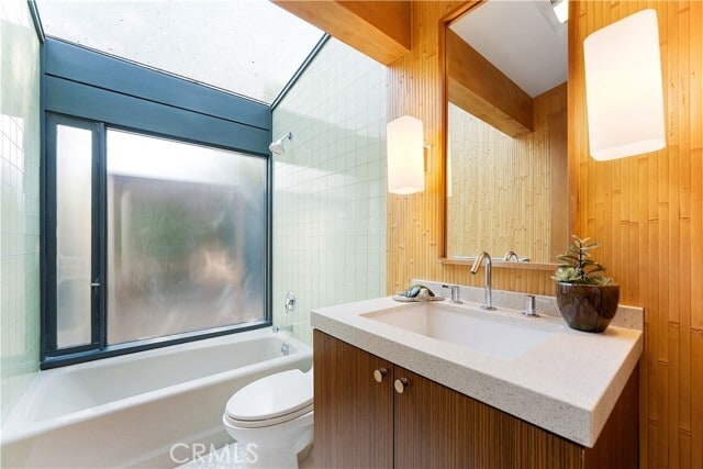 Building Photo - 6225 Frondosa Dr