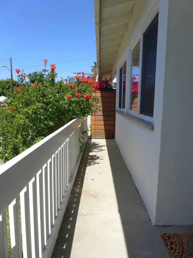 Building Photo - 2802 Ingleside Dr