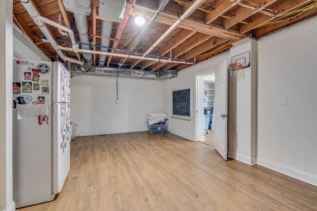Building Photo - 4 Bedroom / 4 Bath Home for Rent! Kingspor...