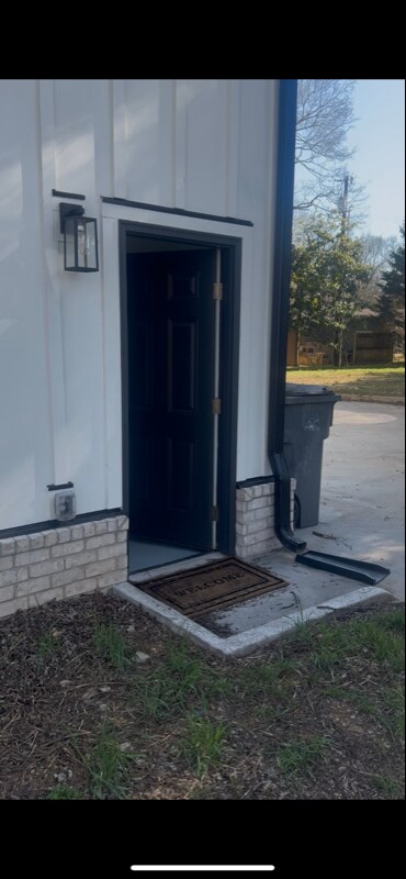 Building Photo - 102 Cayce Valley Dr