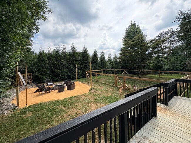 Building Photo - 7640 Katherine Dr