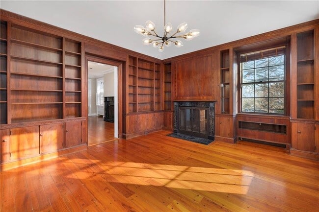 Building Photo - 72 Manning St